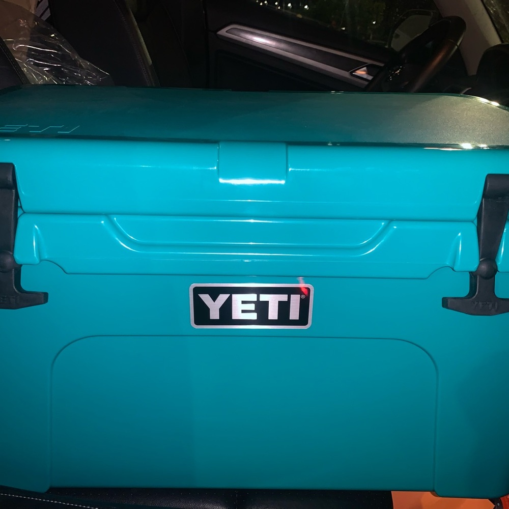 Aquifer Blue 45 Limited Addition yeti cooler - Picture 2 of 2